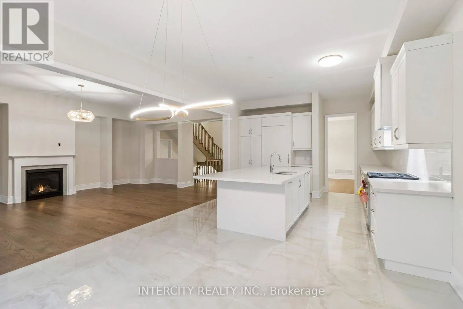 15 GARRIOCK HALL AVENUE