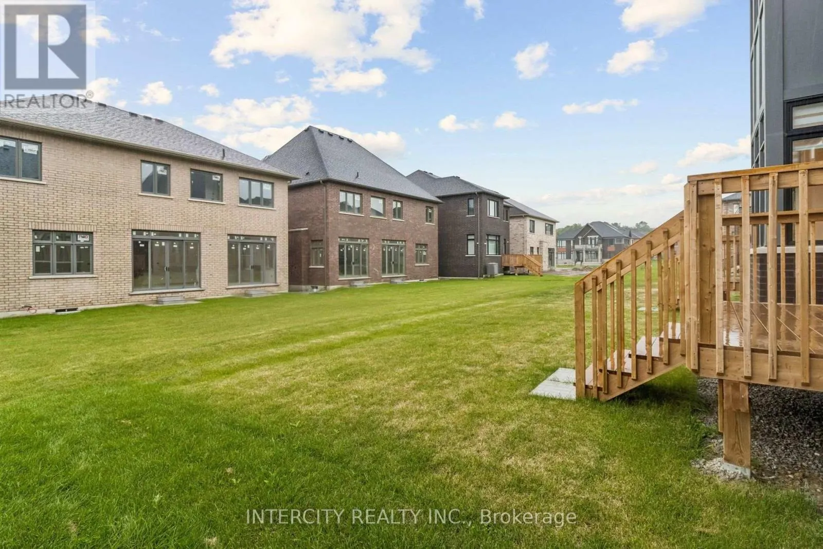 15 GARRIOCK HALL AVENUE