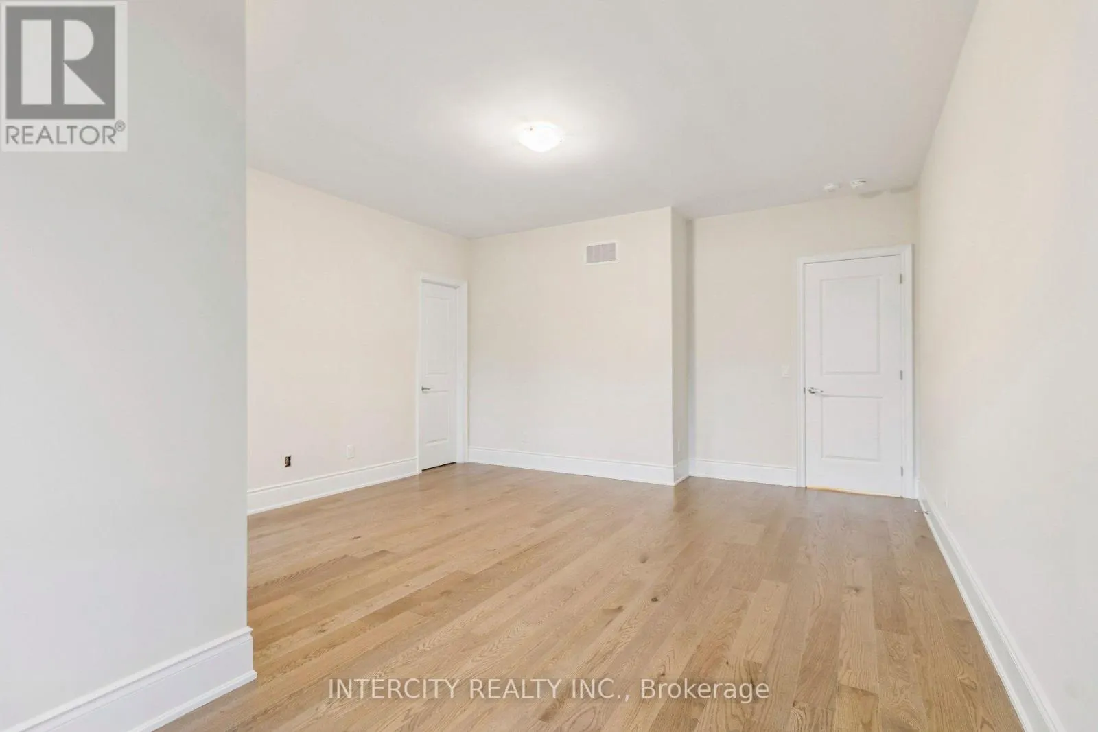 15 GARRIOCK HALL AVENUE