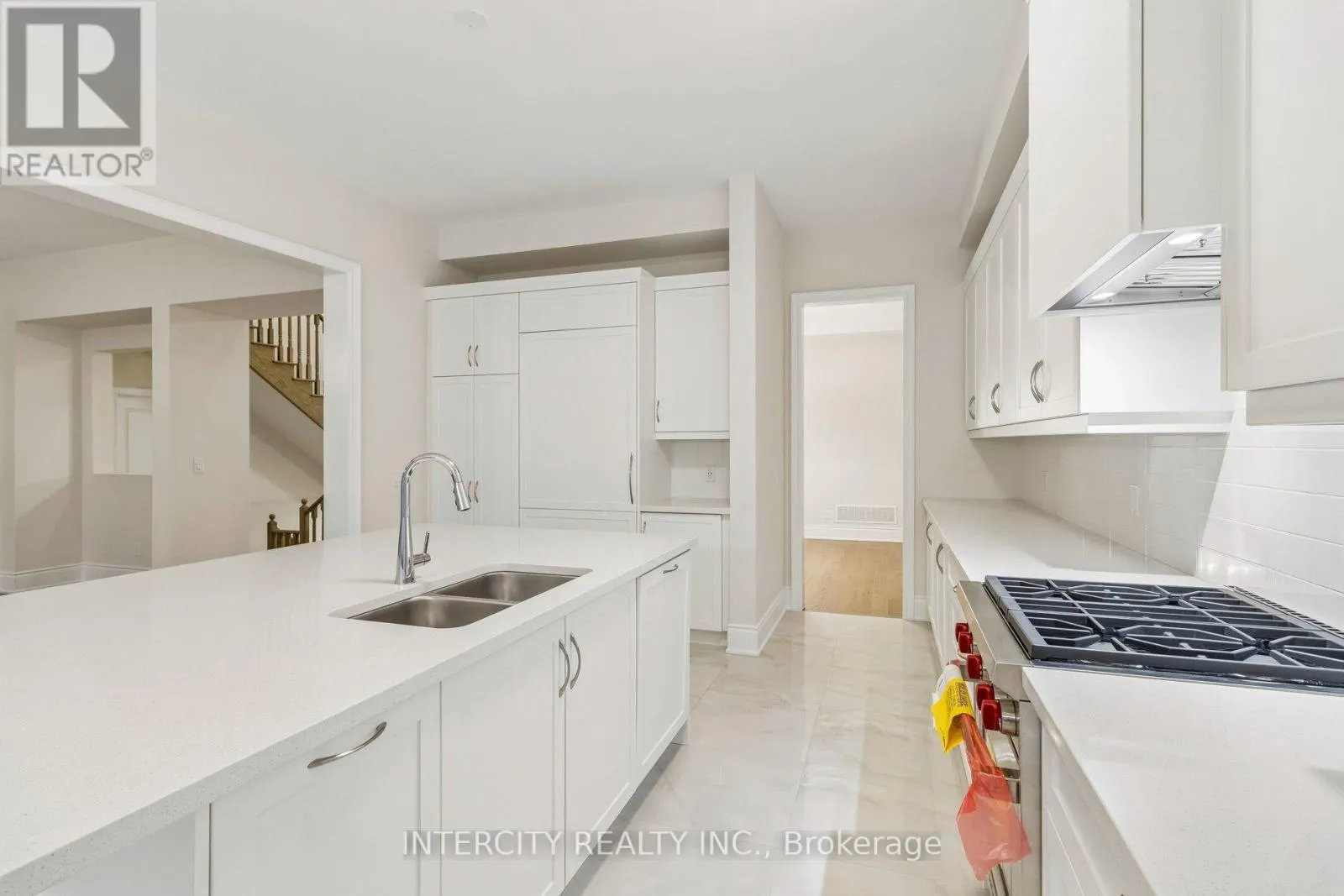 15 GARRIOCK HALL AVENUE
