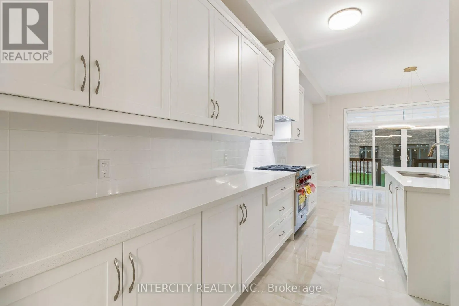 15 GARRIOCK HALL AVENUE