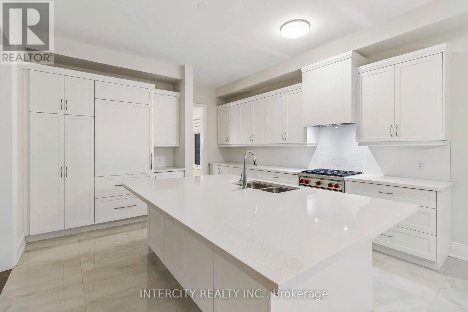15 GARRIOCK HALL AVENUE