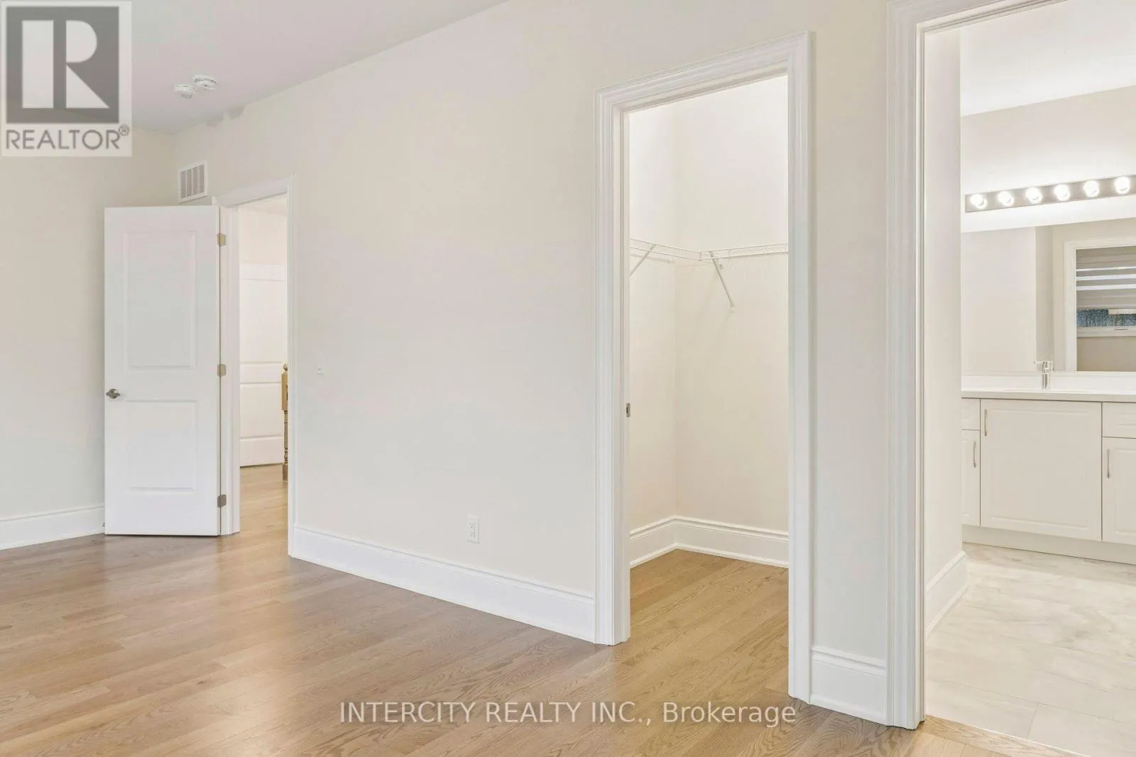 15 GARRIOCK HALL AVENUE
