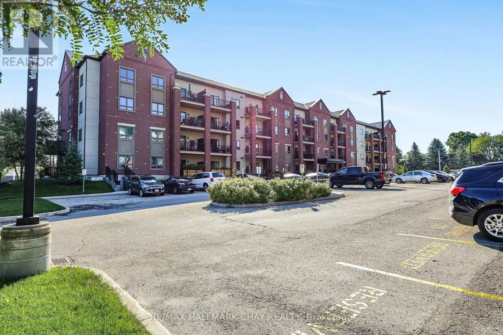 210 - 161 WELLINGTON STREET E