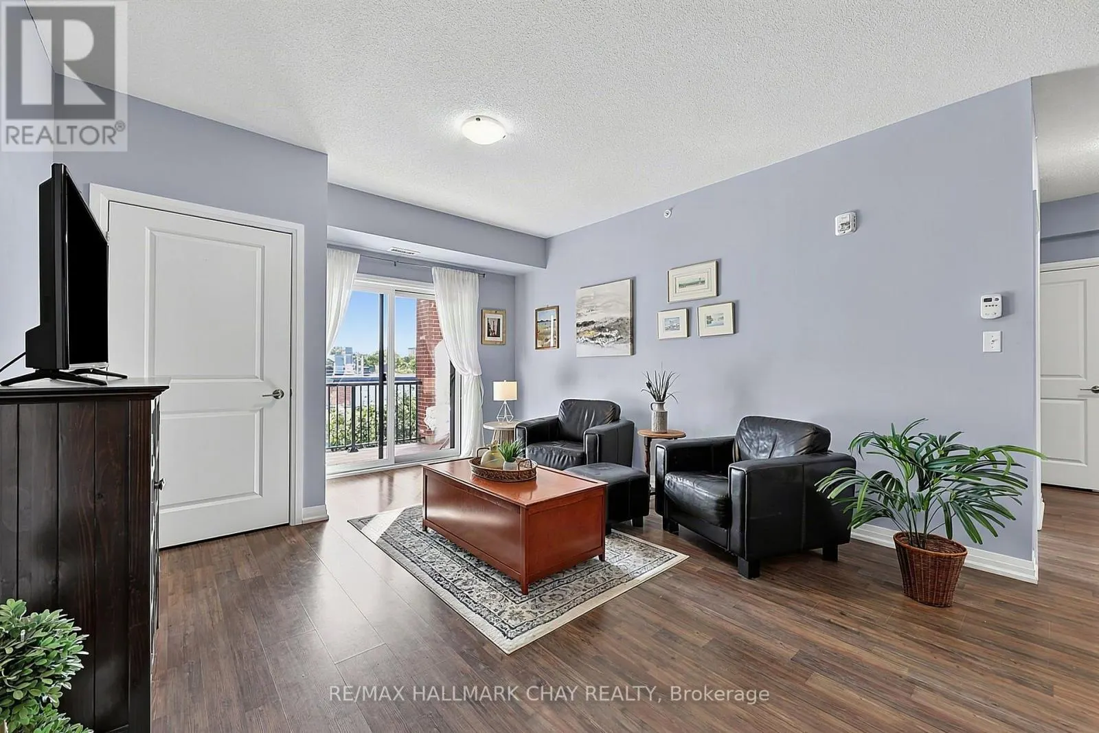 210 - 161 WELLINGTON STREET E