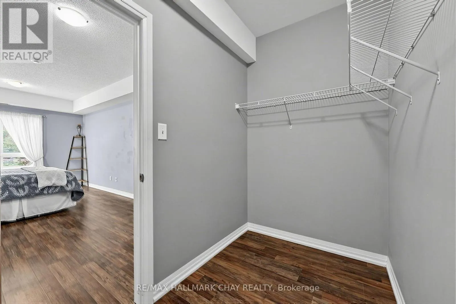 210 - 161 WELLINGTON STREET E