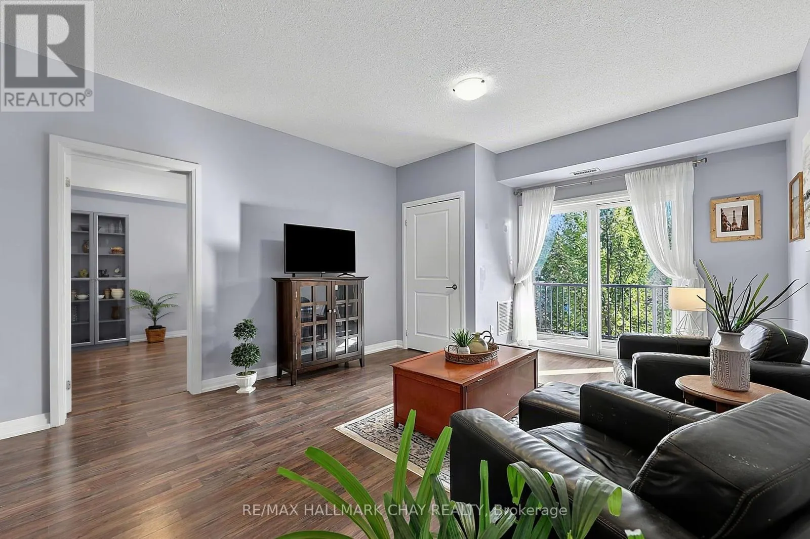 210 - 161 WELLINGTON STREET E
