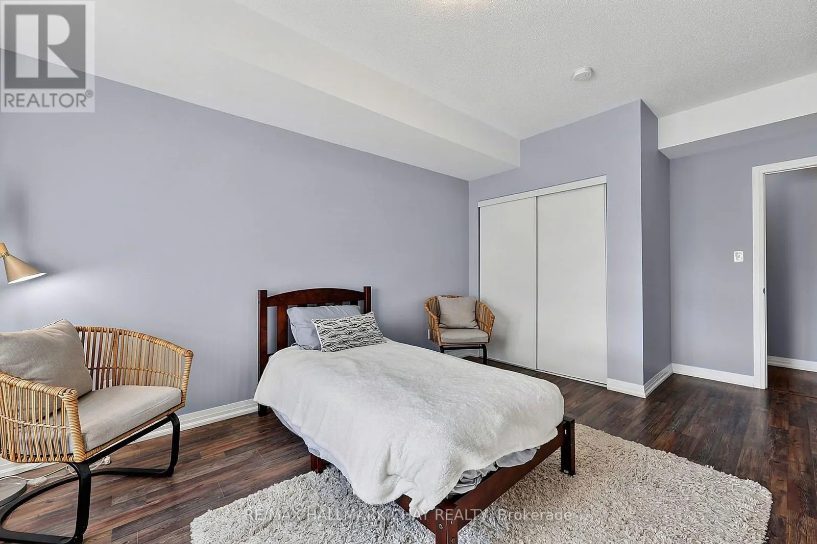 210 - 161 WELLINGTON STREET E