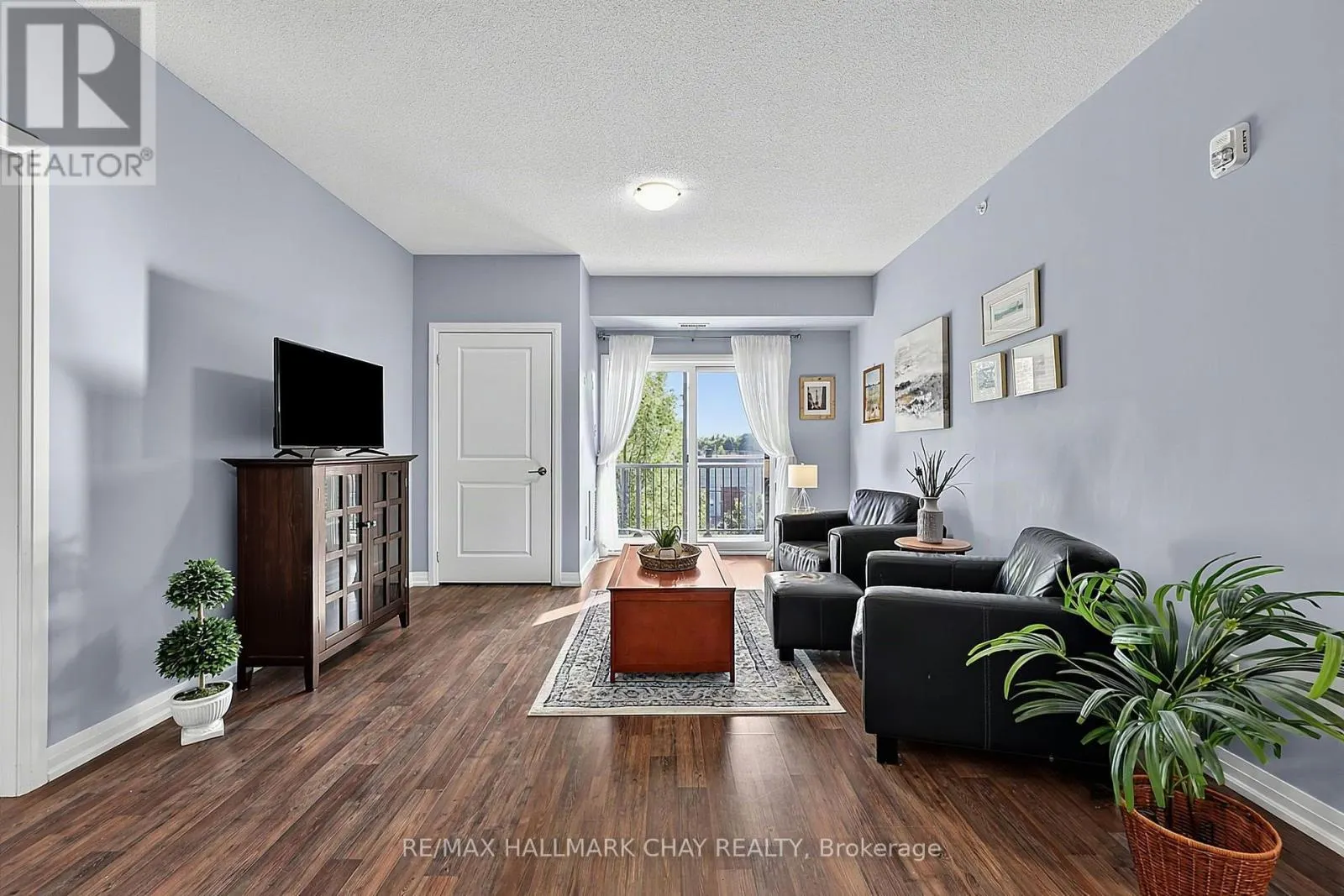 210 - 161 WELLINGTON STREET E