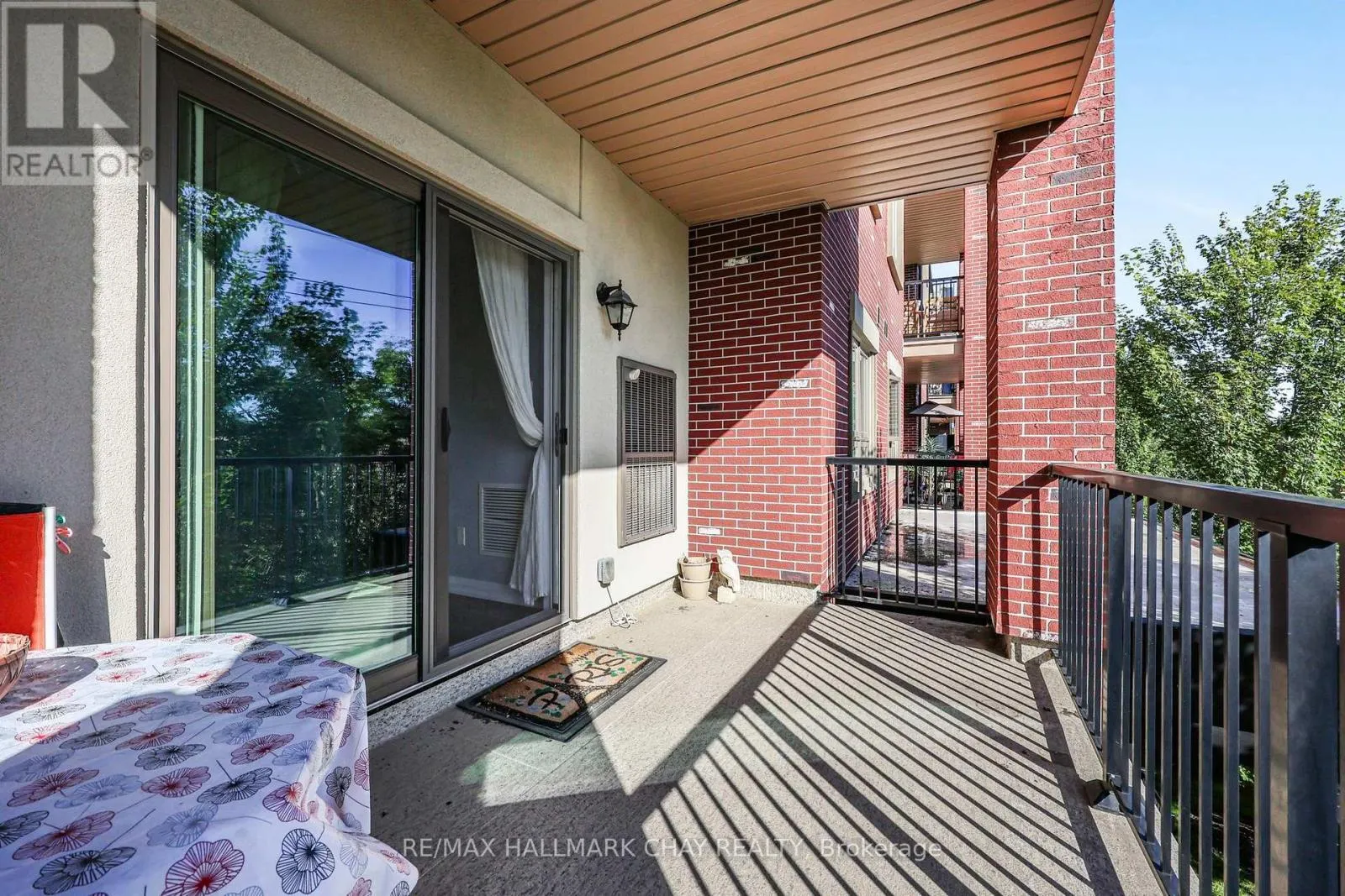 210 - 161 WELLINGTON STREET E
