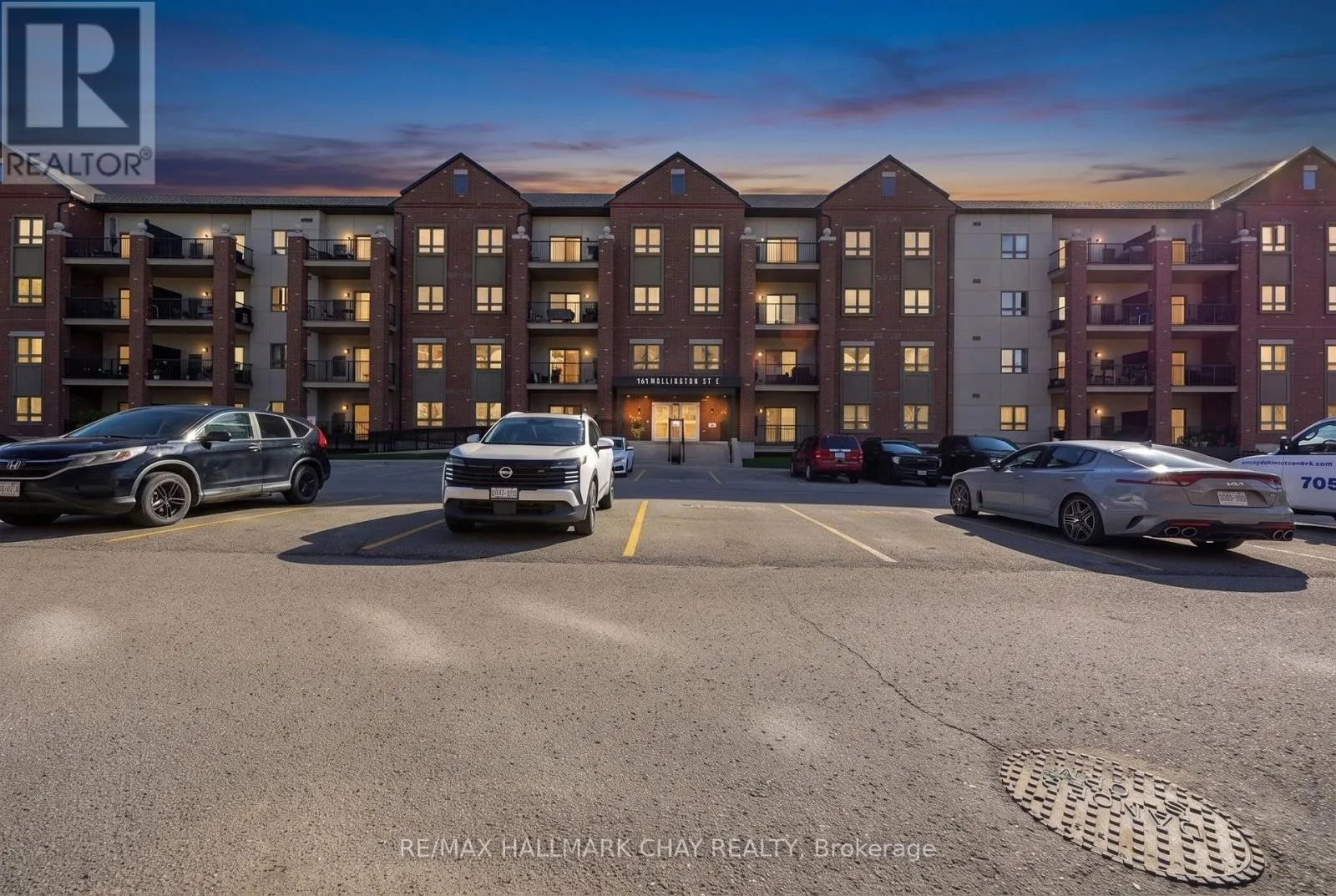 210 - 161 WELLINGTON STREET E