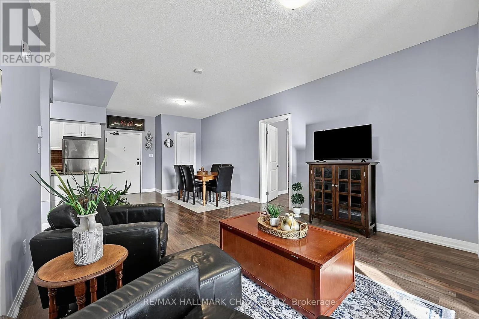 210 - 161 WELLINGTON STREET E