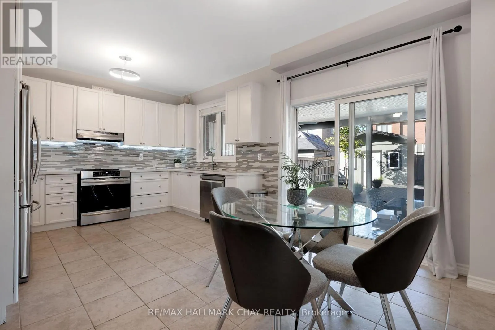 2199 DAWSON CRESCENT
