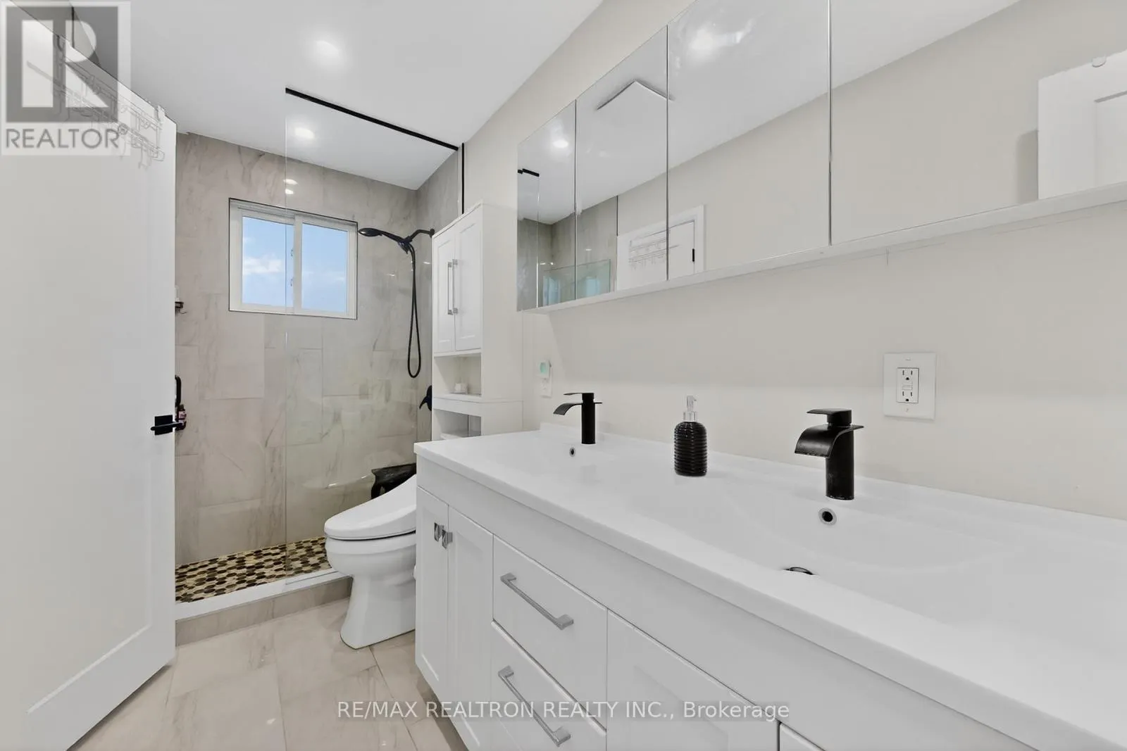 3 EARLS COURT