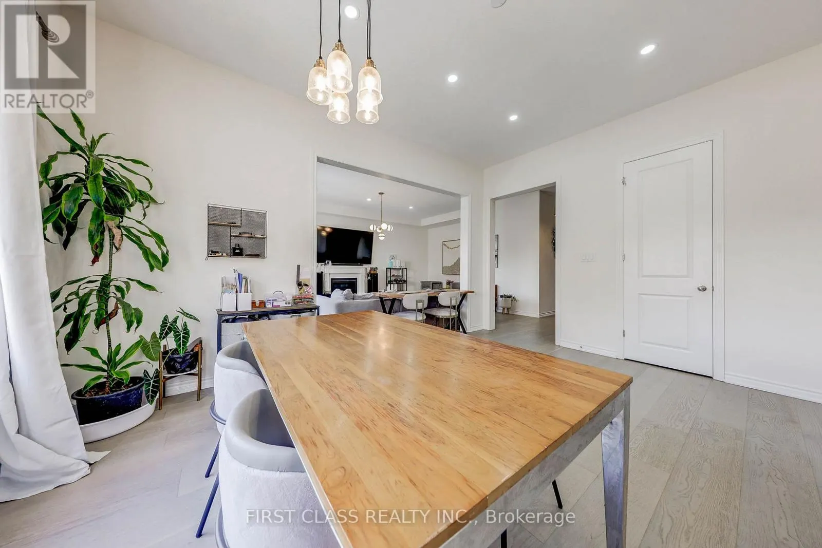 7 CRANLEY ROAD