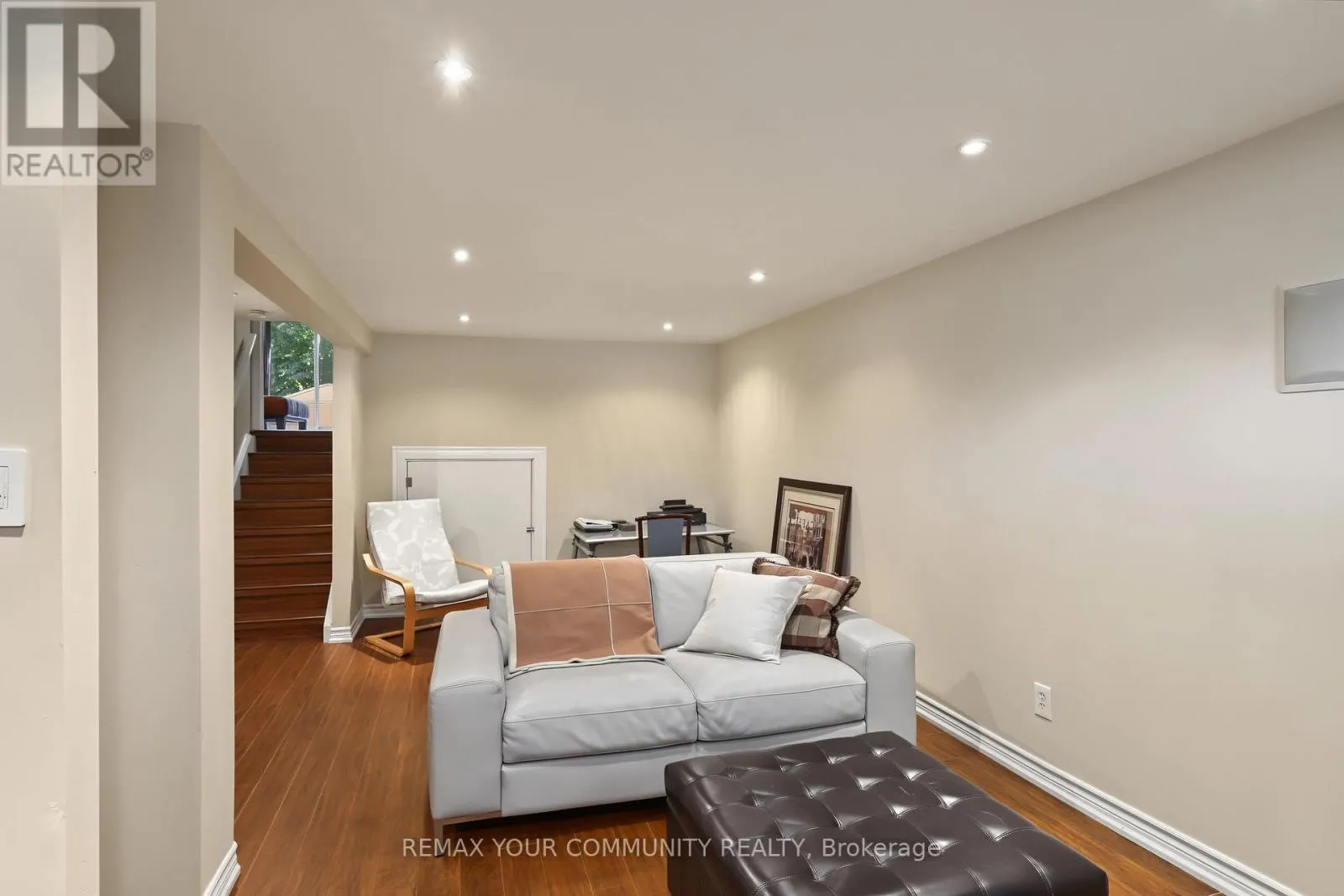 33 MCDONALD DRIVE