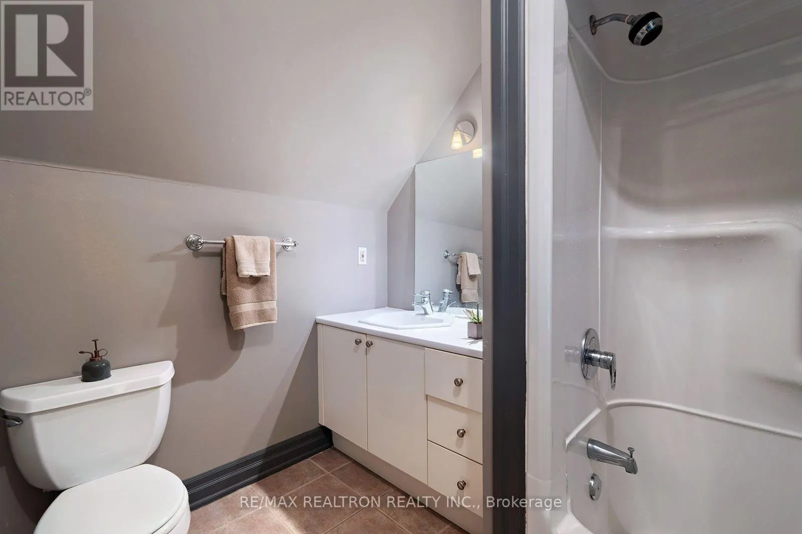 412 FALCONWOOD HOLLOW