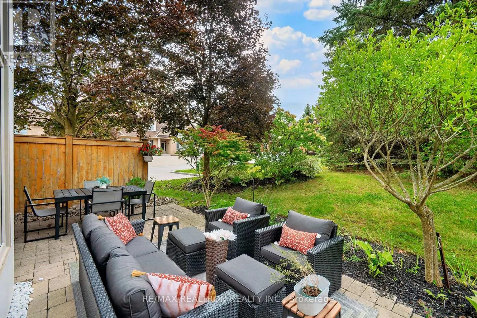 412 FALCONWOOD HOLLOW