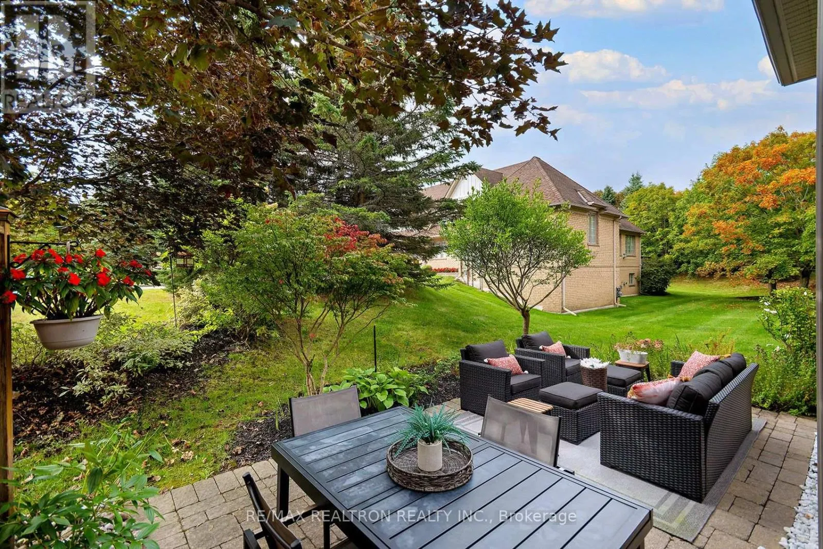 412 FALCONWOOD HOLLOW