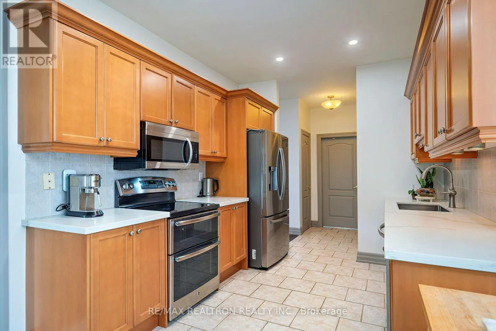 412 FALCONWOOD HOLLOW