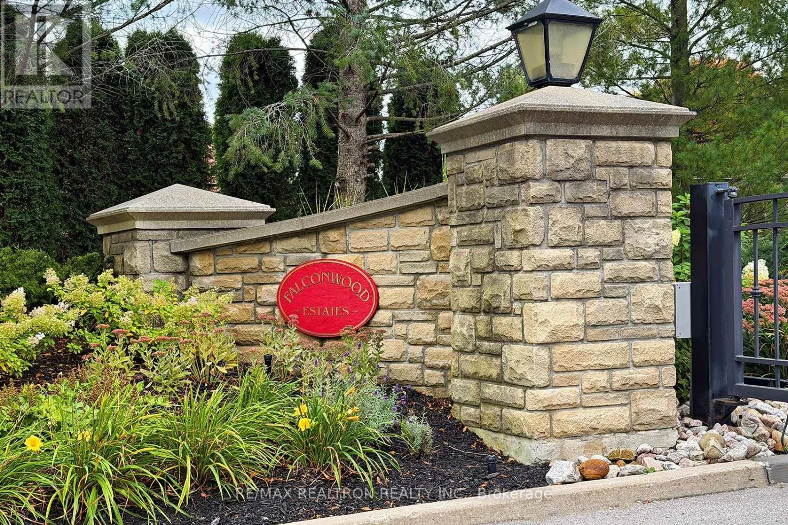 412 FALCONWOOD HOLLOW