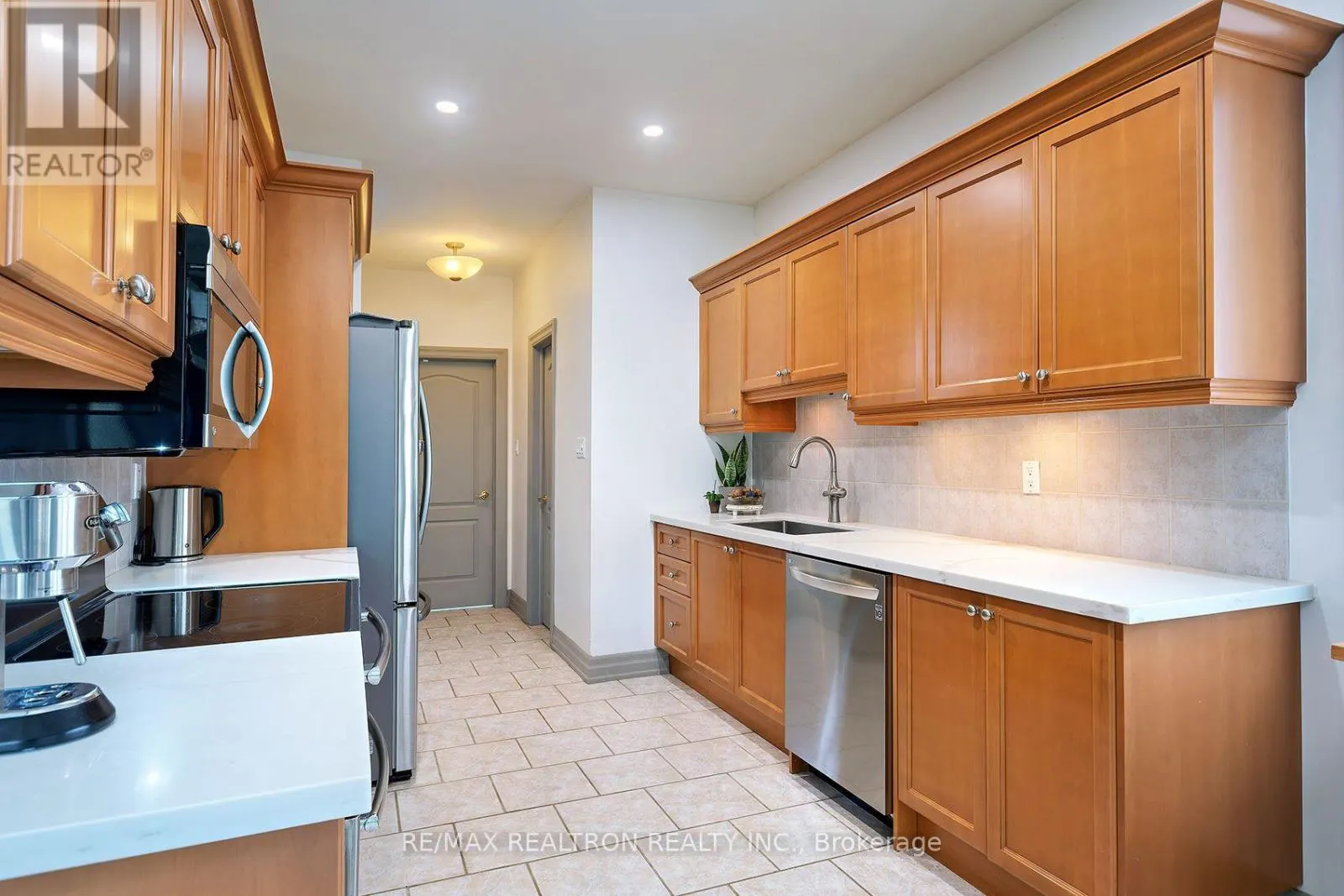 412 FALCONWOOD HOLLOW