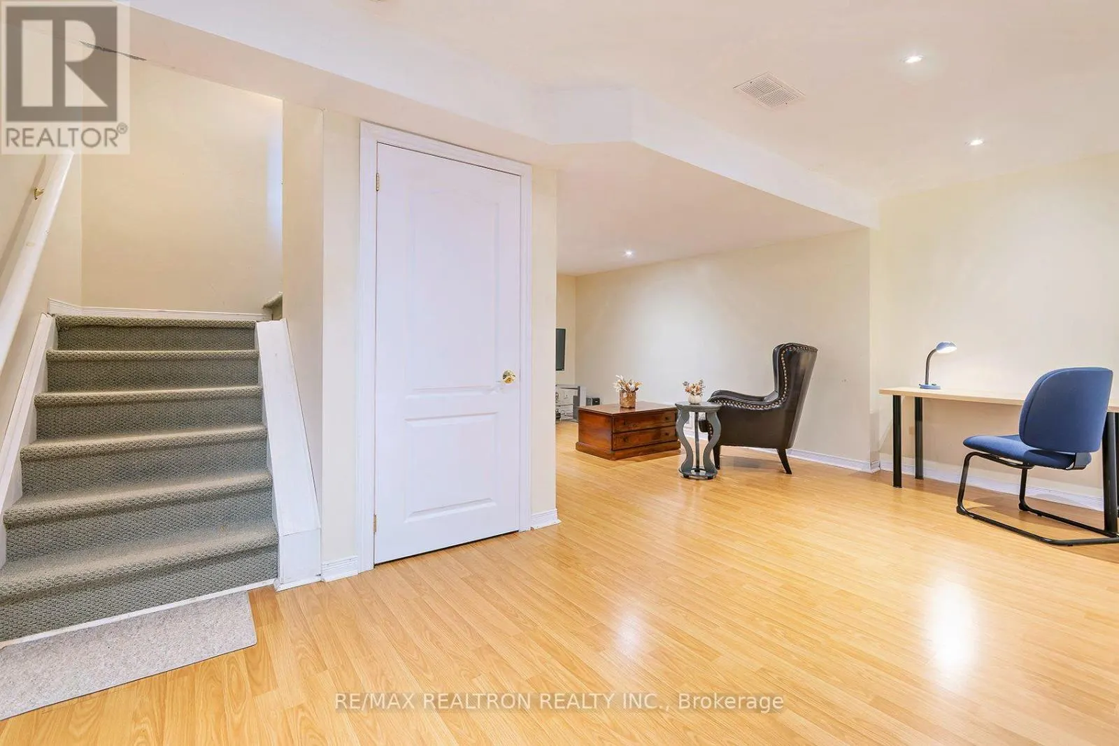 412 FALCONWOOD HOLLOW