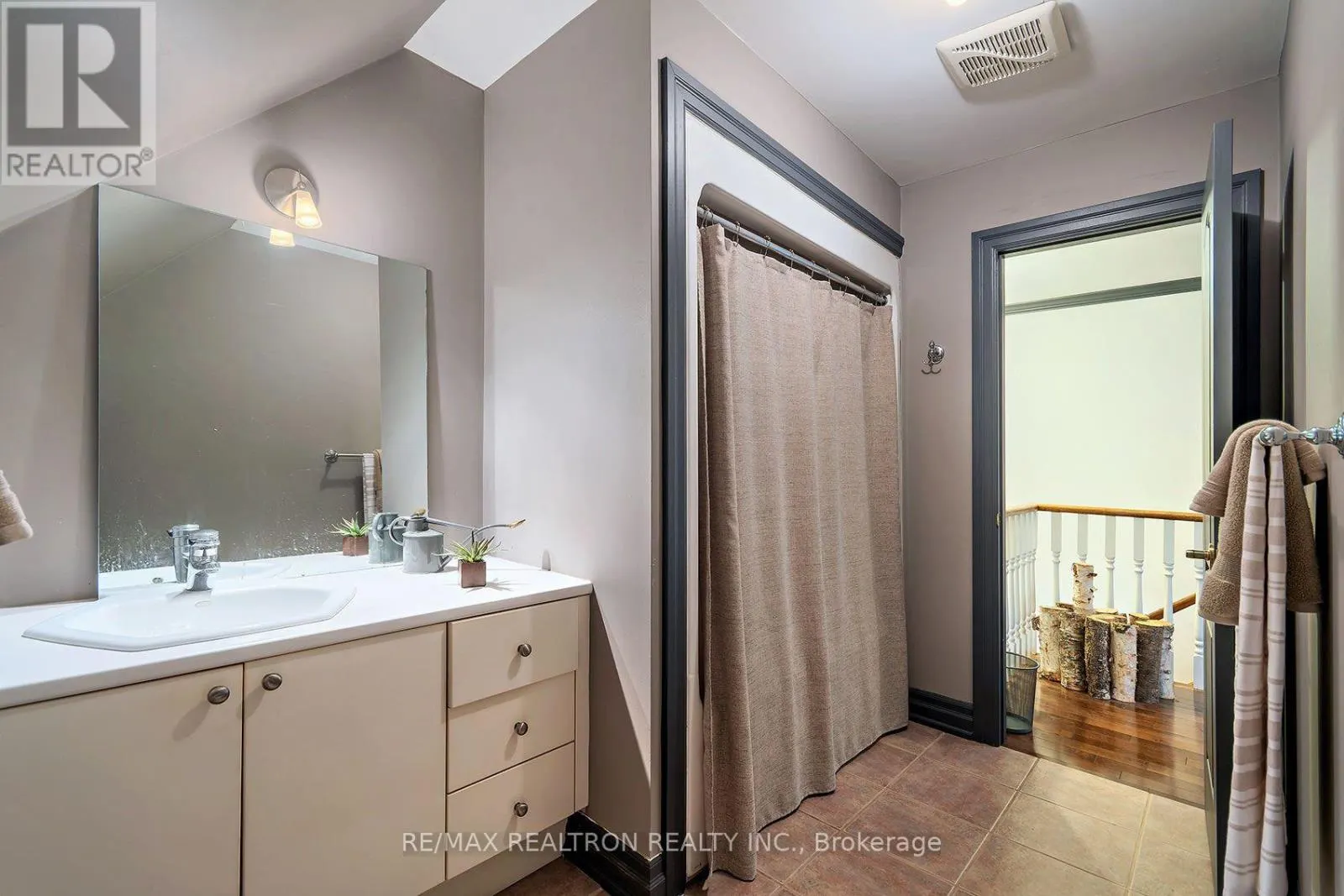 412 FALCONWOOD HOLLOW