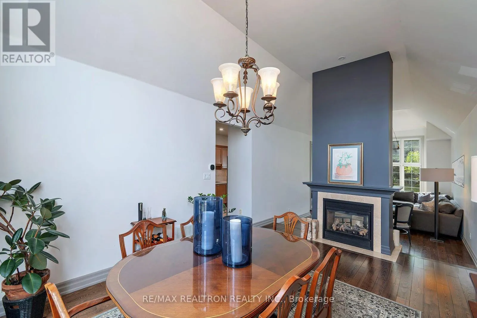 412 FALCONWOOD HOLLOW