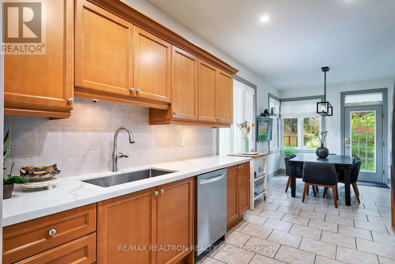 412 FALCONWOOD HOLLOW