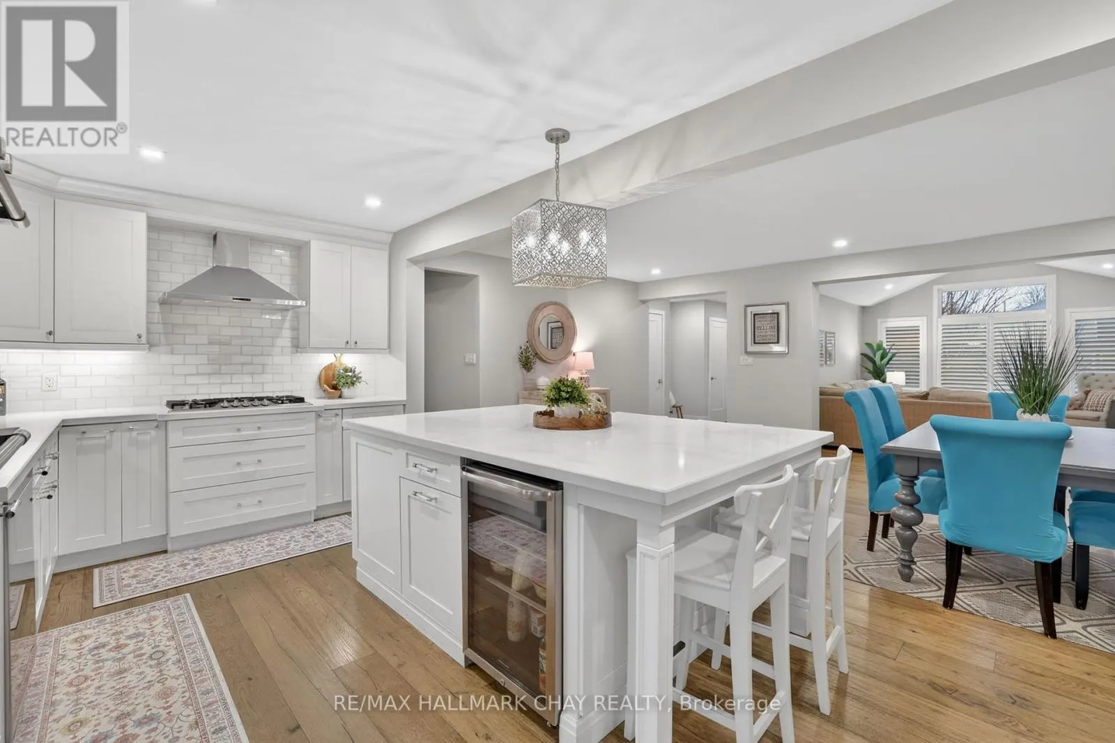 1587 MOUNT ALBERT ROAD