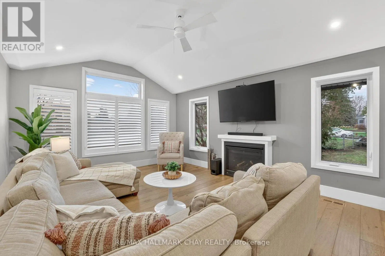 1587 MOUNT ALBERT ROAD