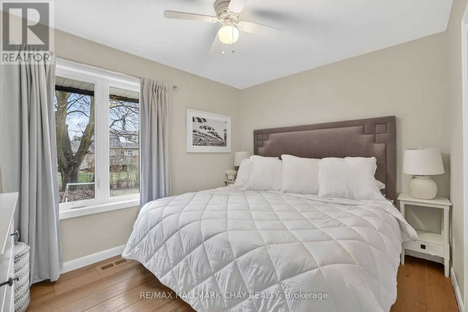 1587 MOUNT ALBERT ROAD