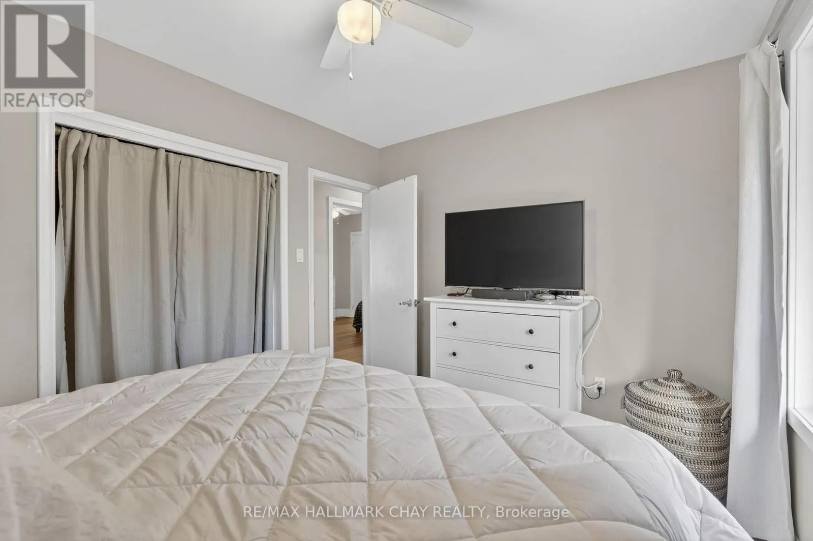1587 MOUNT ALBERT ROAD