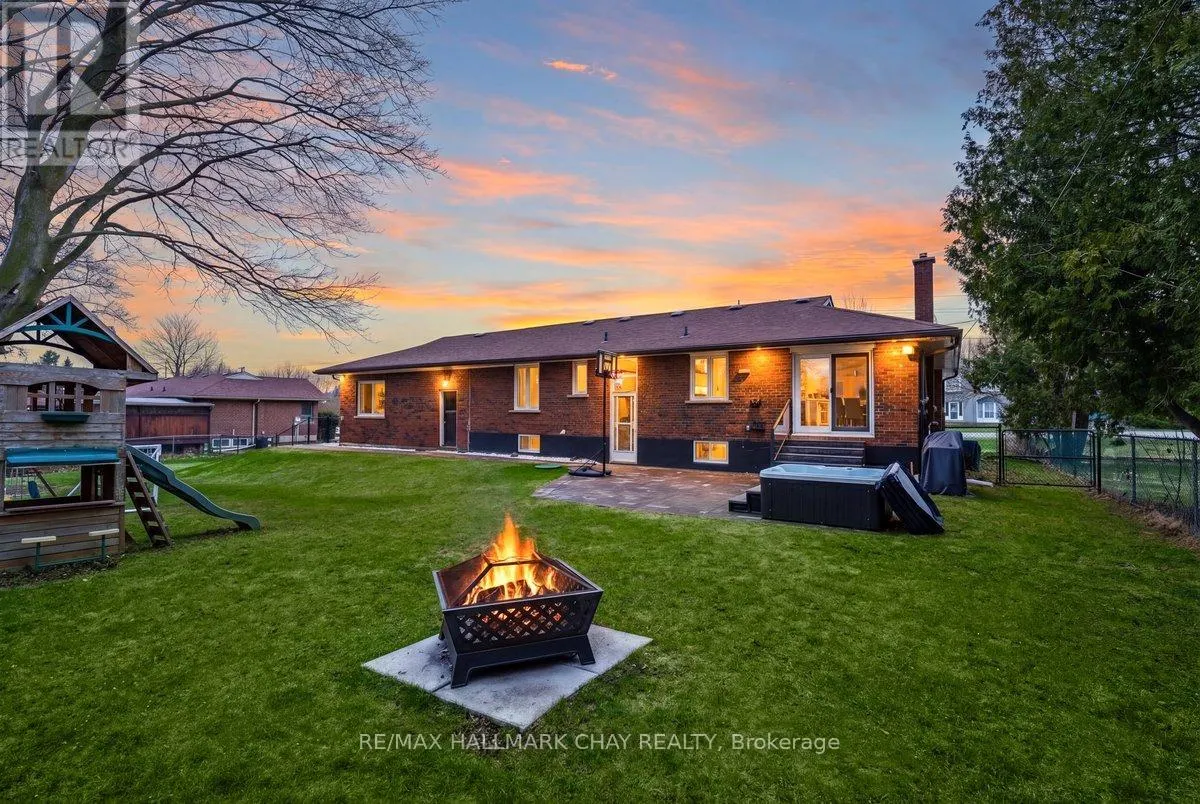 1587 MOUNT ALBERT ROAD