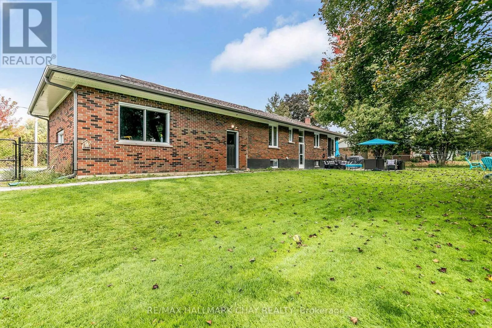 1587 MOUNT ALBERT ROAD