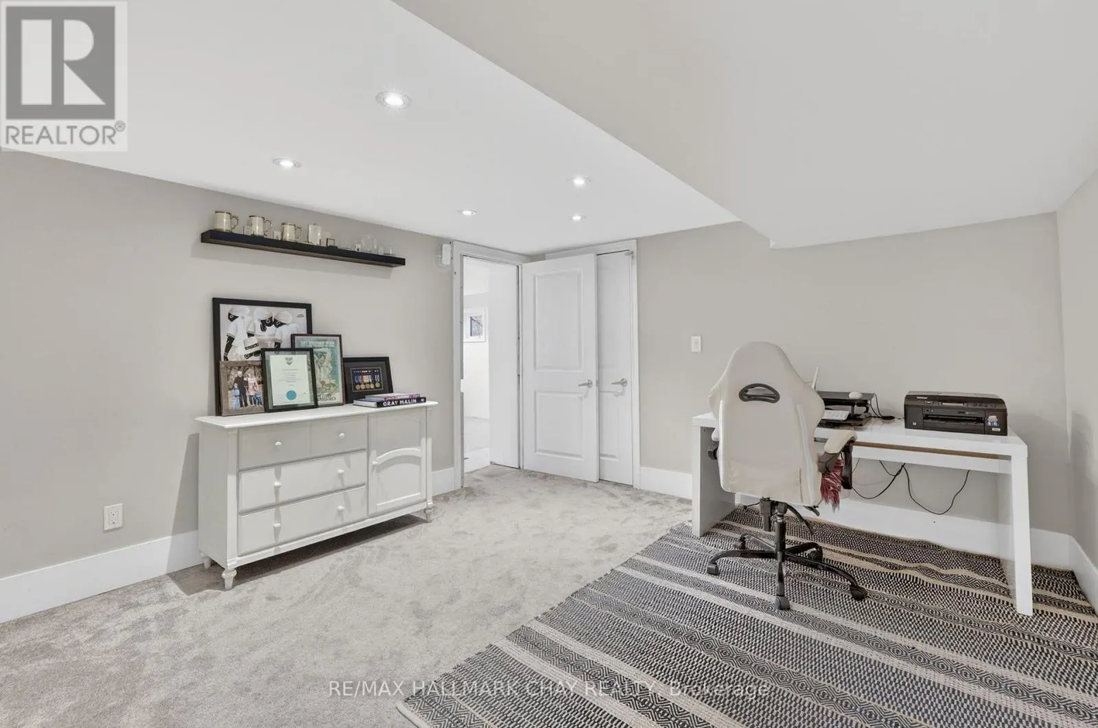 1587 MOUNT ALBERT ROAD