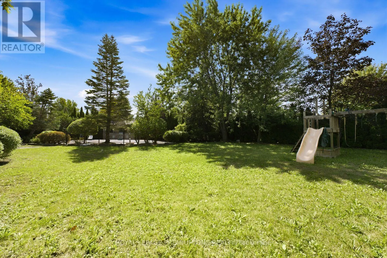 36 NORTHFIELD COURT
