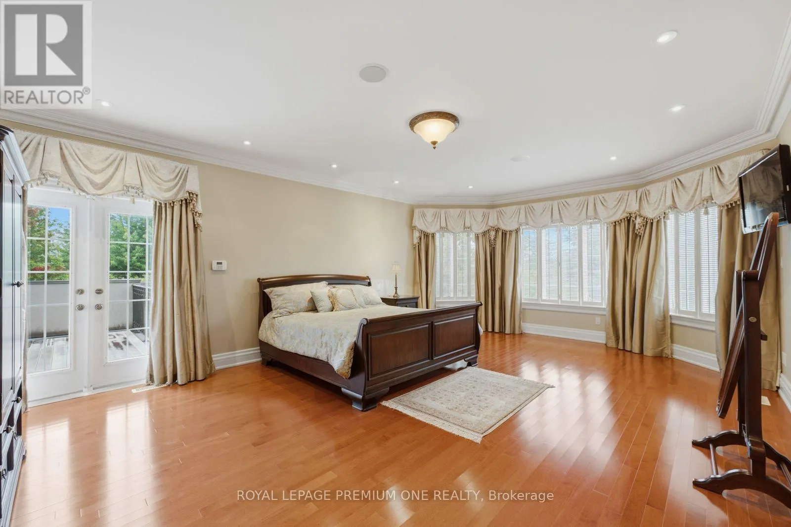 36 NORTHFIELD COURT
