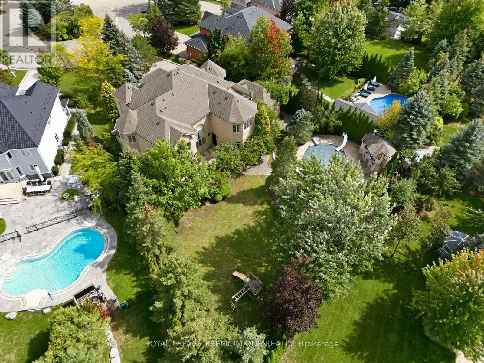 36 NORTHFIELD COURT