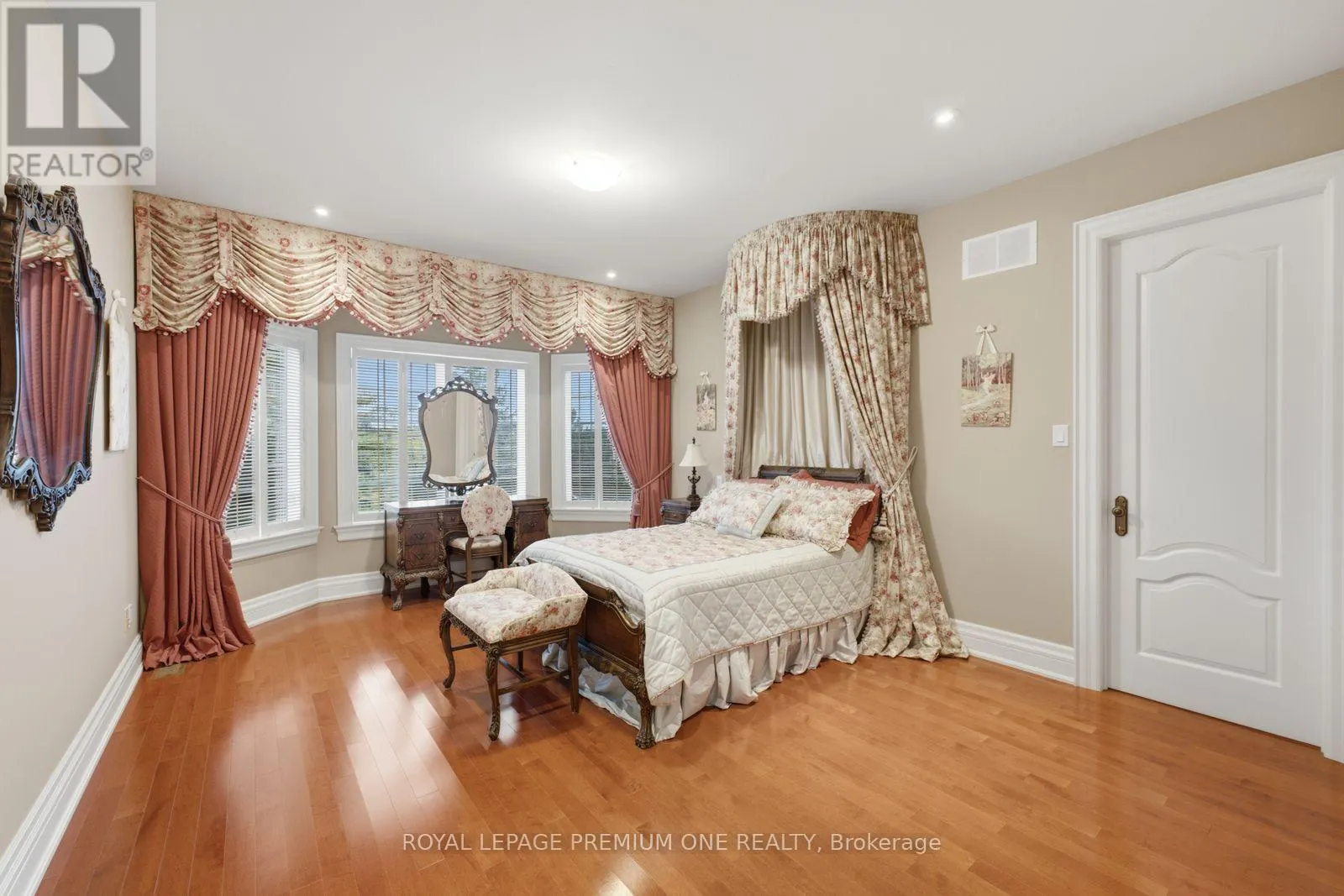 36 NORTHFIELD COURT