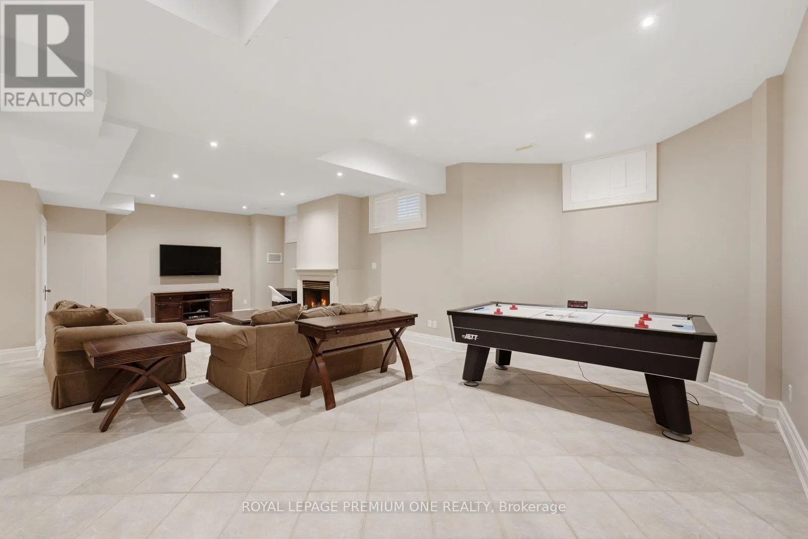 36 NORTHFIELD COURT