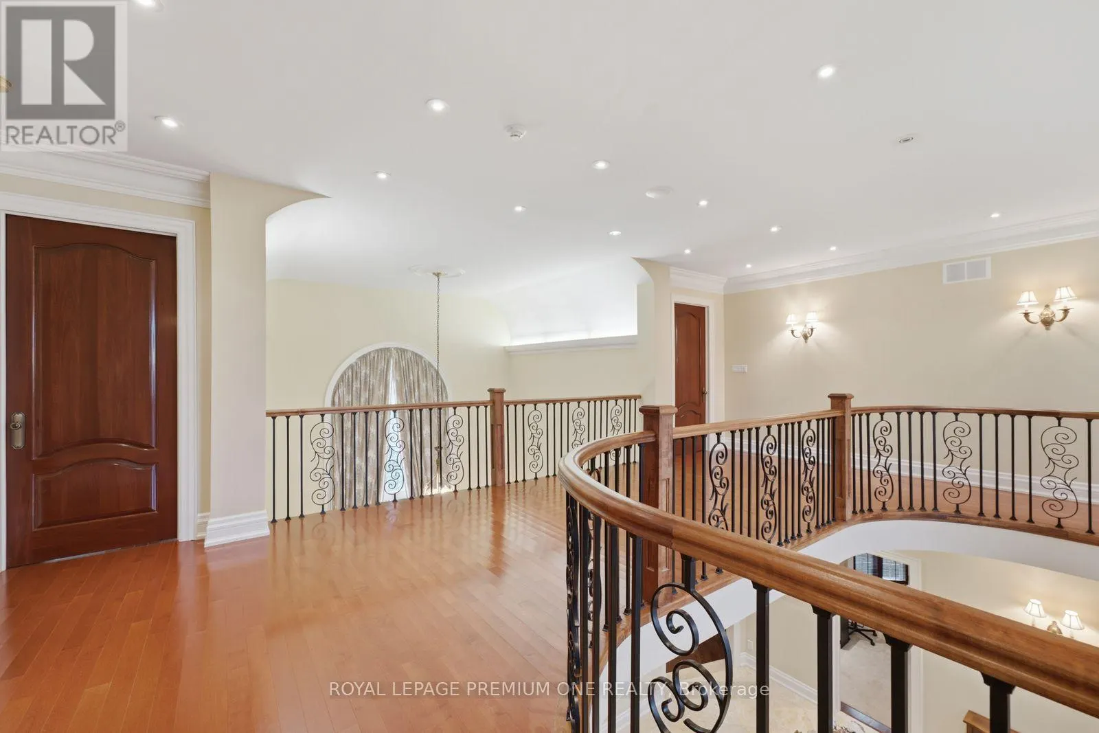 36 NORTHFIELD COURT
