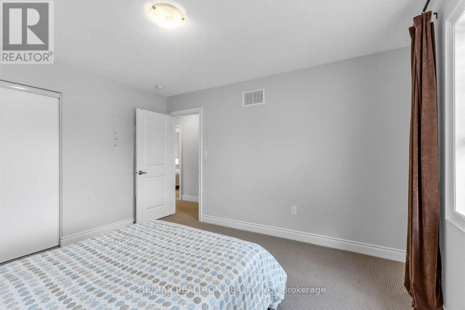220 DEGRAAF CRESCENT