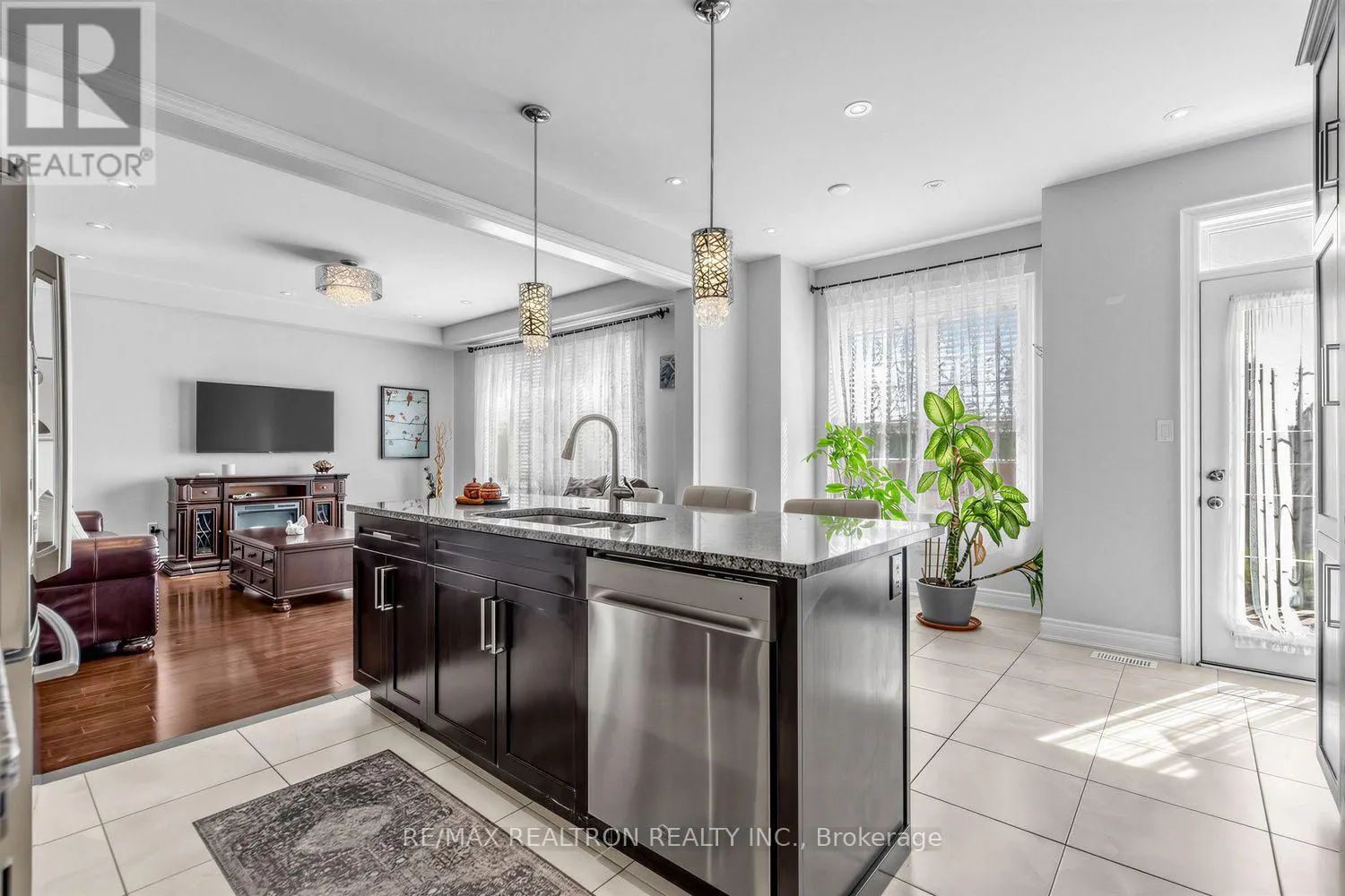 220 DEGRAAF CRESCENT