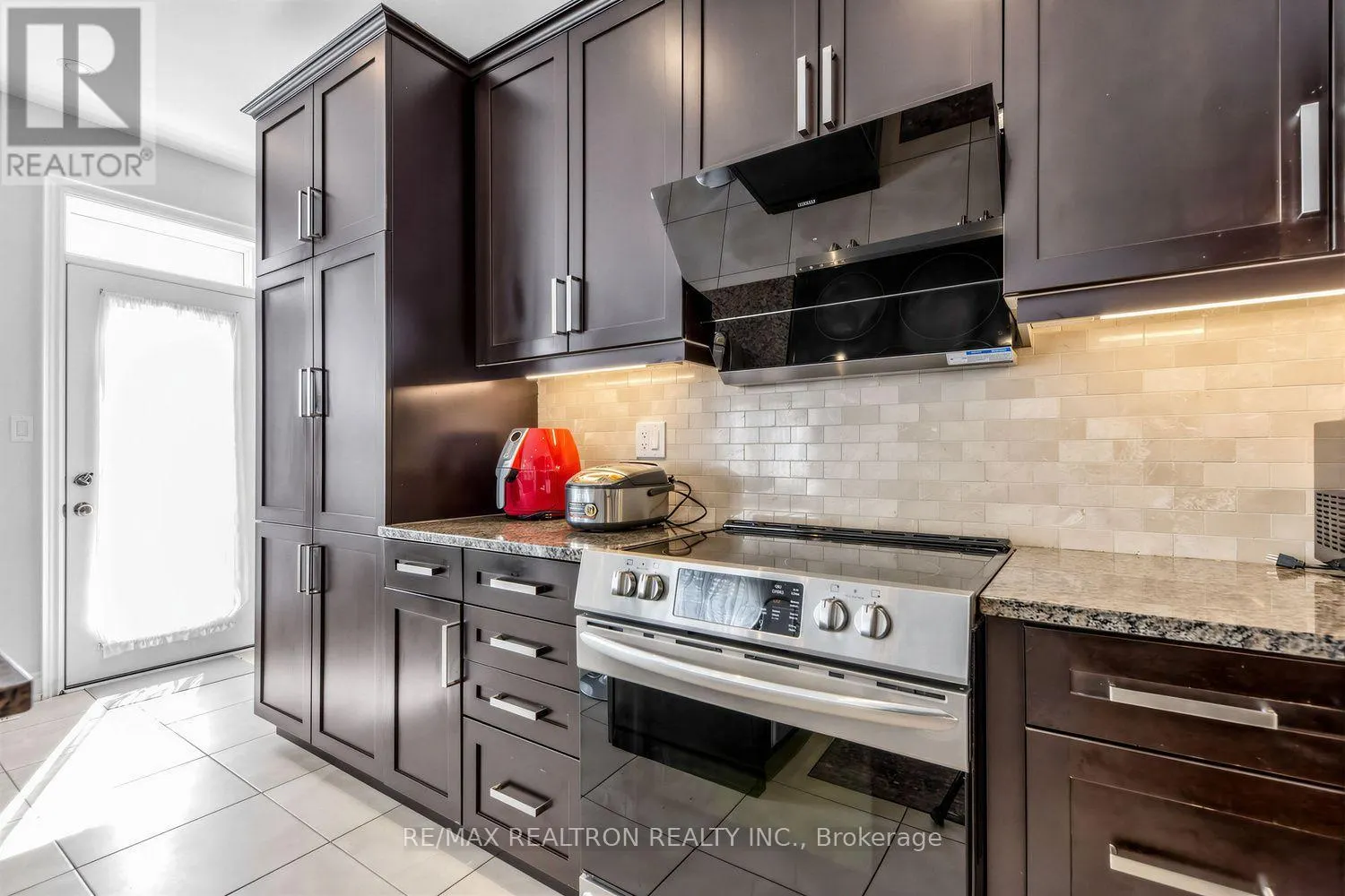 220 DEGRAAF CRESCENT