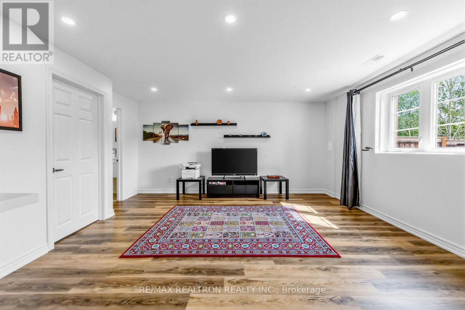 220 DEGRAAF CRESCENT