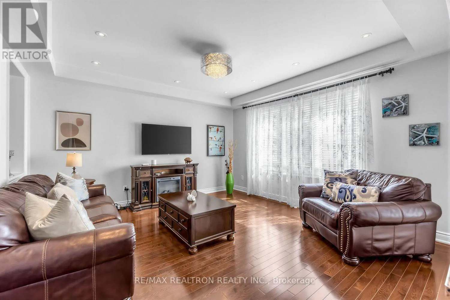 220 DEGRAAF CRESCENT