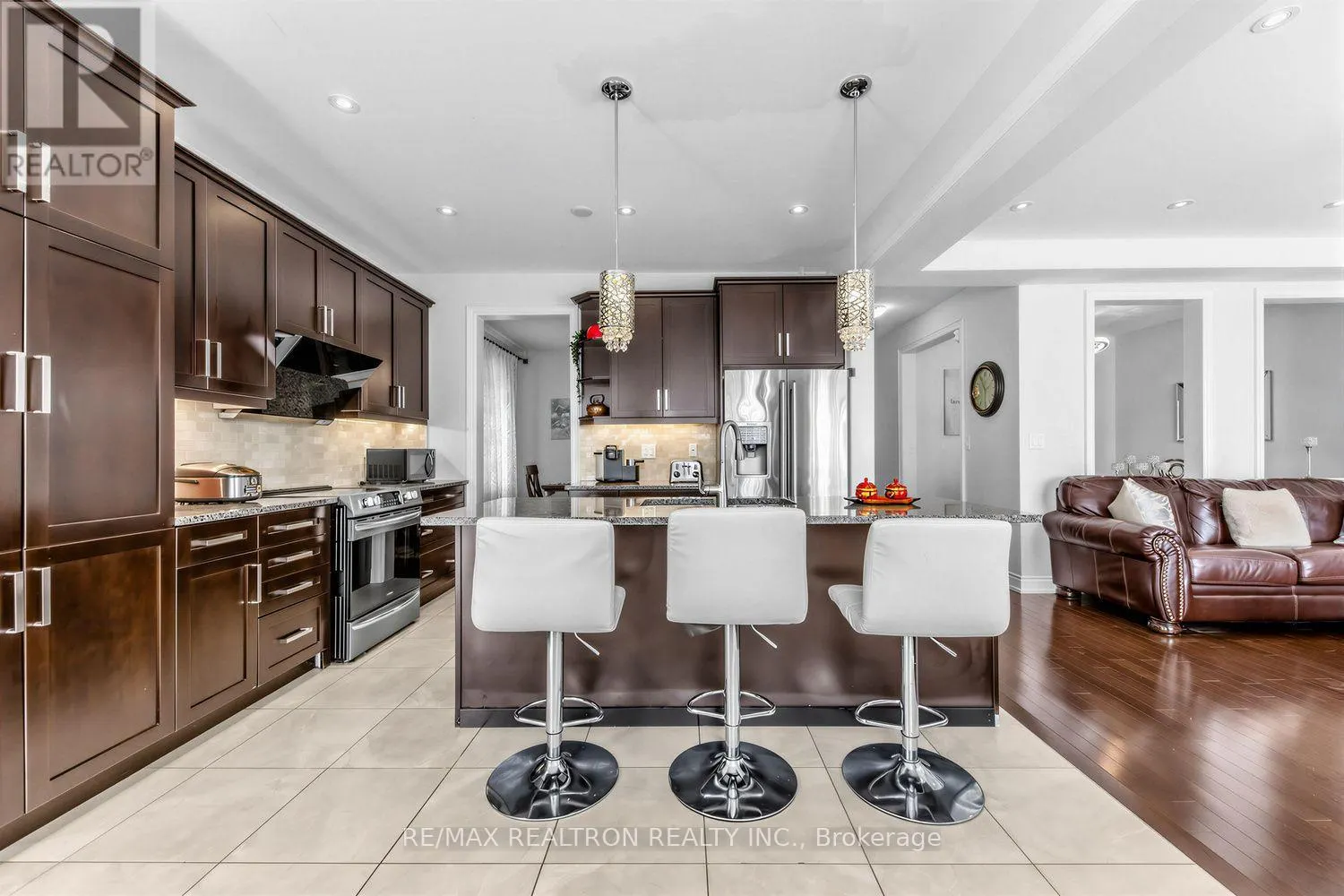 220 DEGRAAF CRESCENT