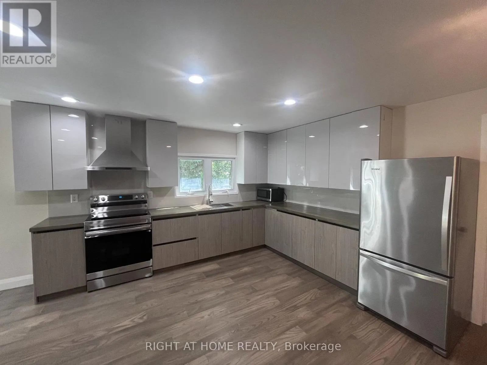 379 THE QUEENSWAY ROAD S